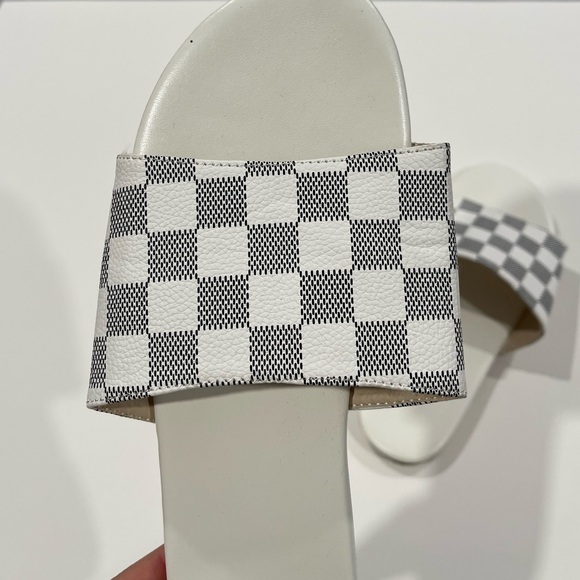 White/Gray Flip Flops - Picture 4 of 5